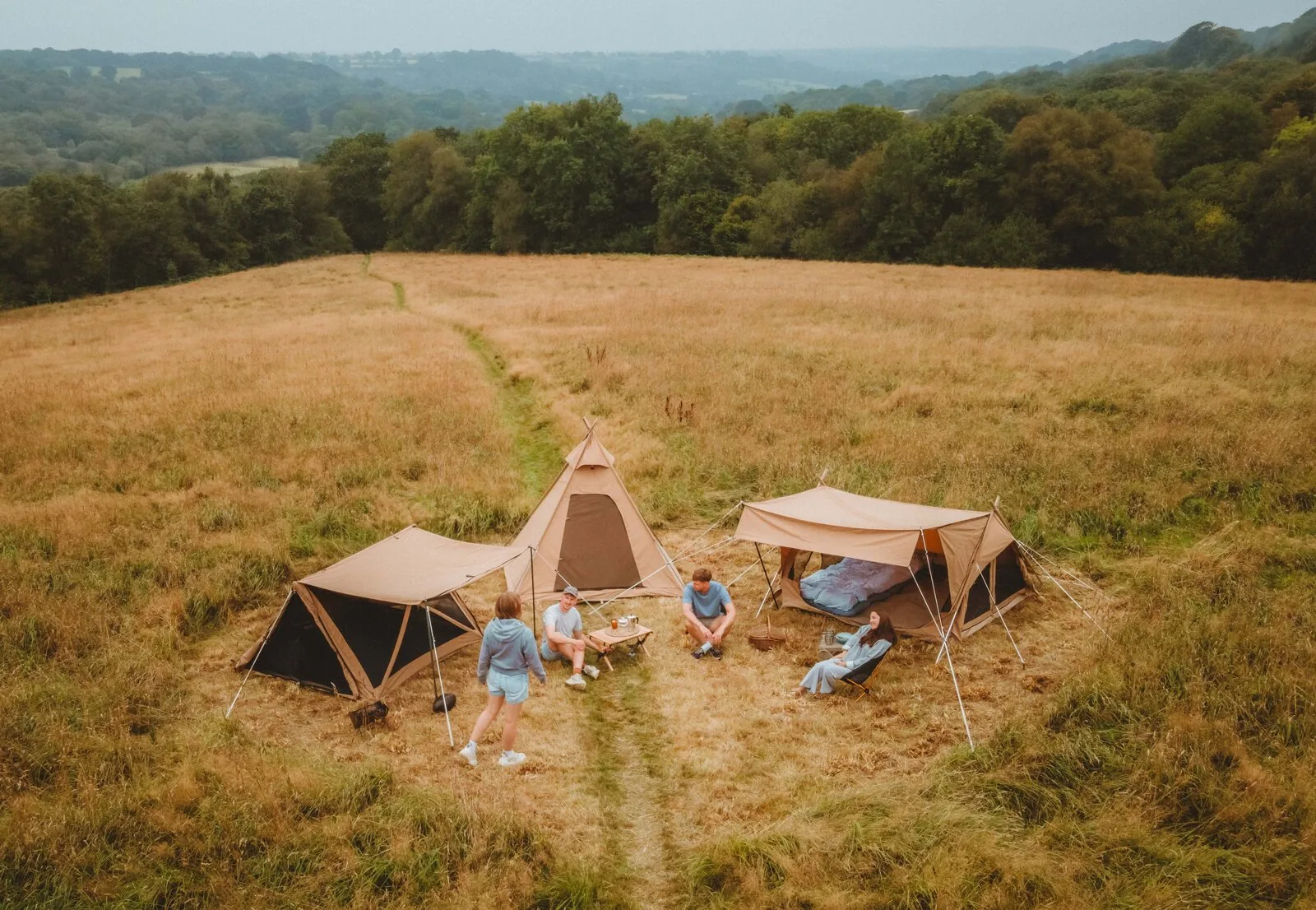 Les tentes compactes CanvasCamp au coucher du soleil